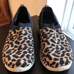 Sketchers animal print air cooled goga mat size 7.5